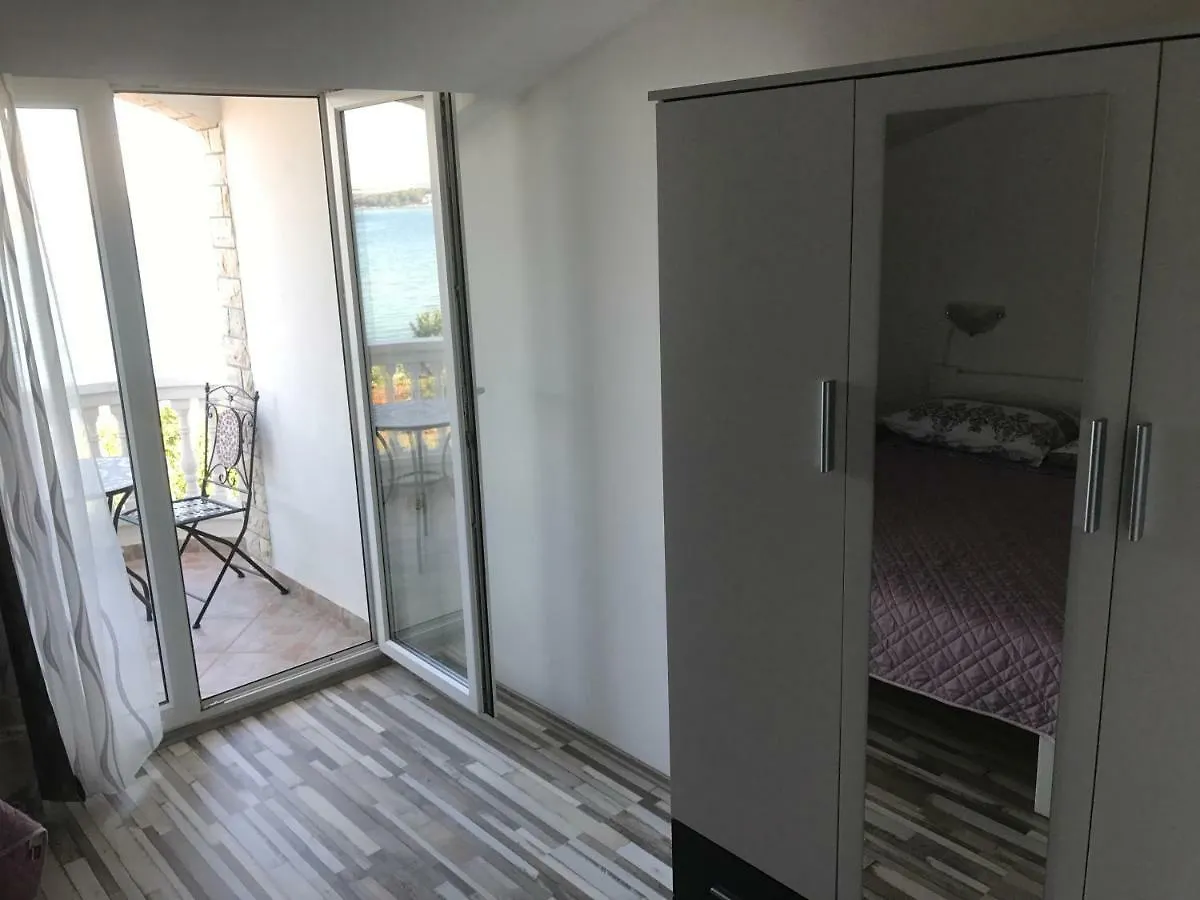 Apartmani Bruna Tkon 0*,  Croatia