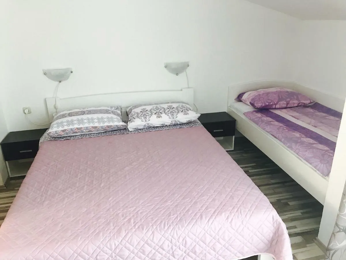 Apartment Apartmani Bruna Tkon
